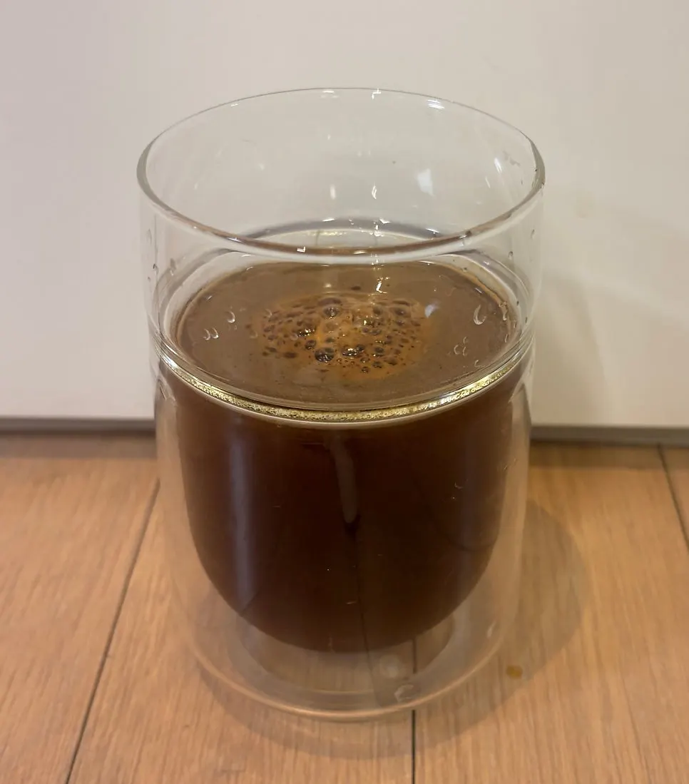 Finished coffee next to a Heorissok diet stick