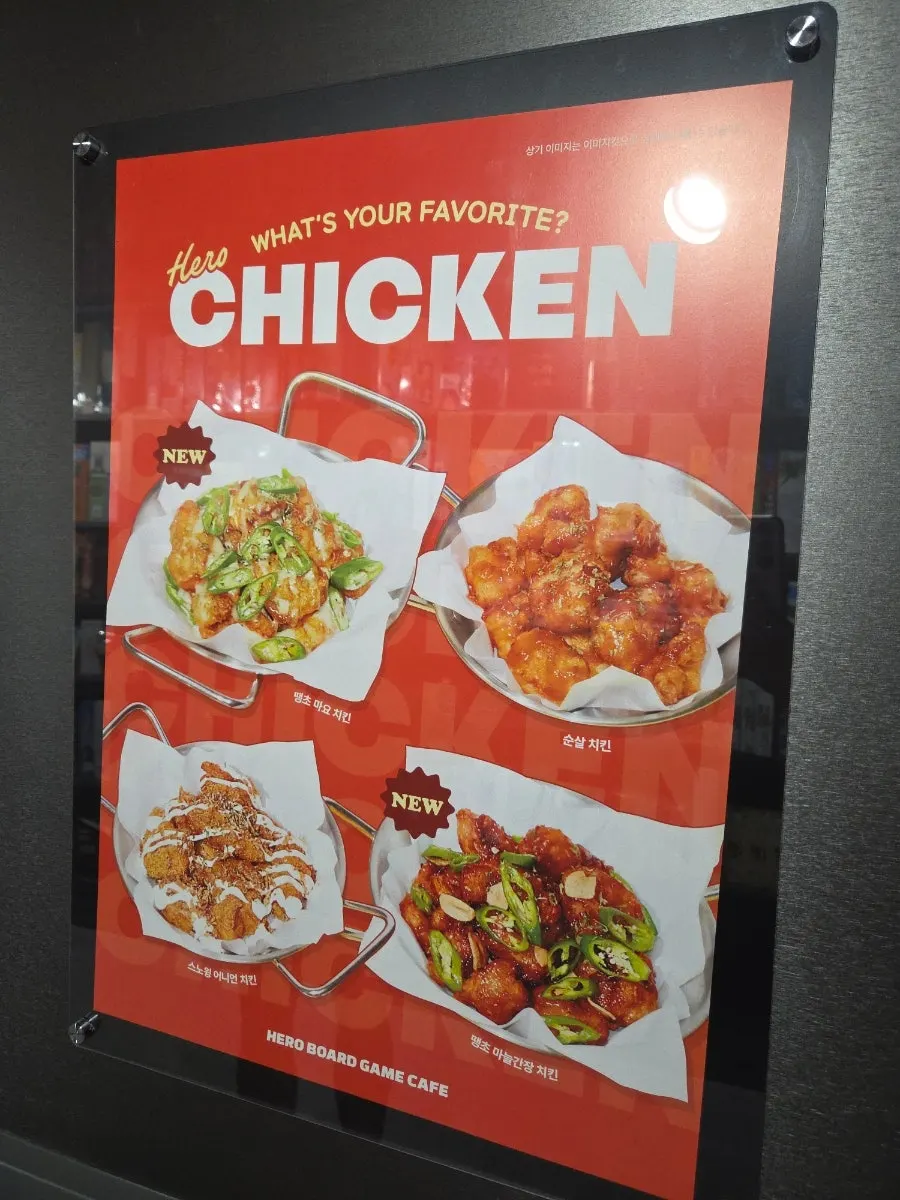 떡볶이 치킨 츄러스가 적힌 먹거리 메뉴판