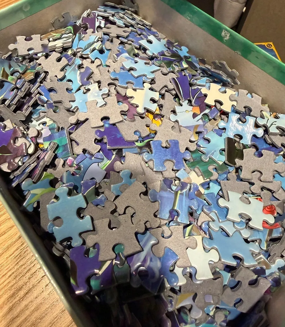Opened lid of the 500-piece Little Mermaid puzzle