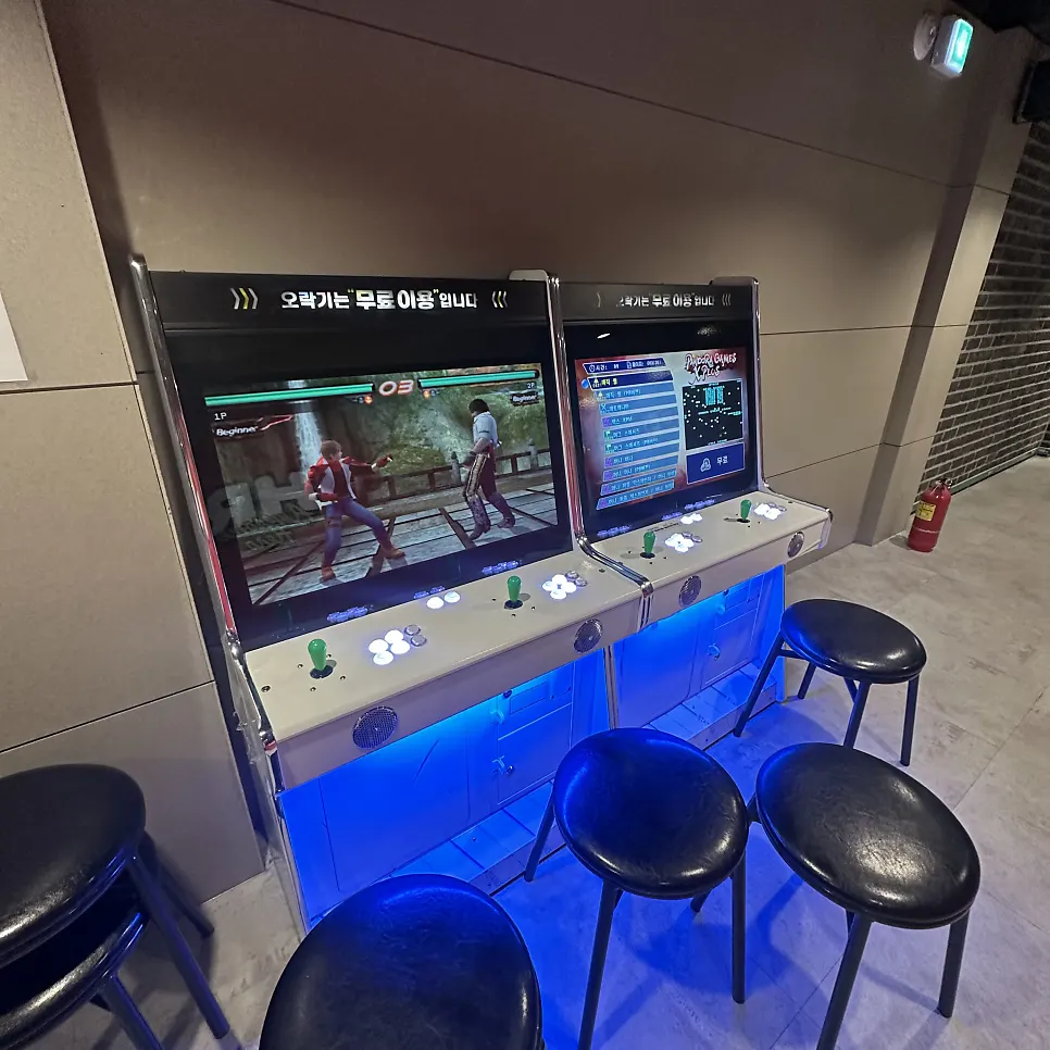 Table seating area of the board game café