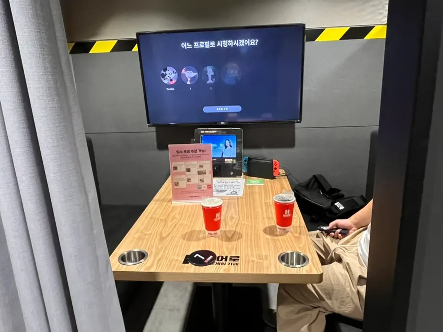 Ordered drinks on the table in a floor-seating room