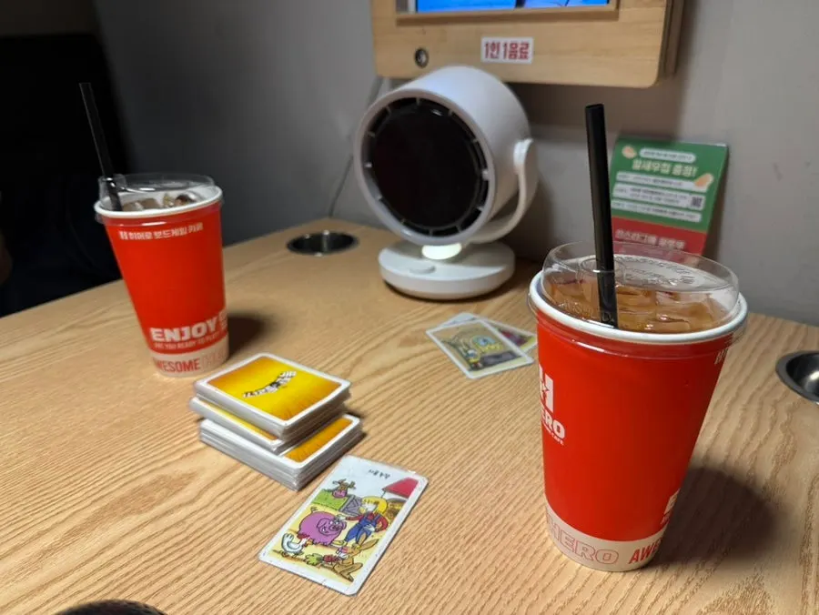 ゲーム機とビリヤード台を利用できる休憩スペース