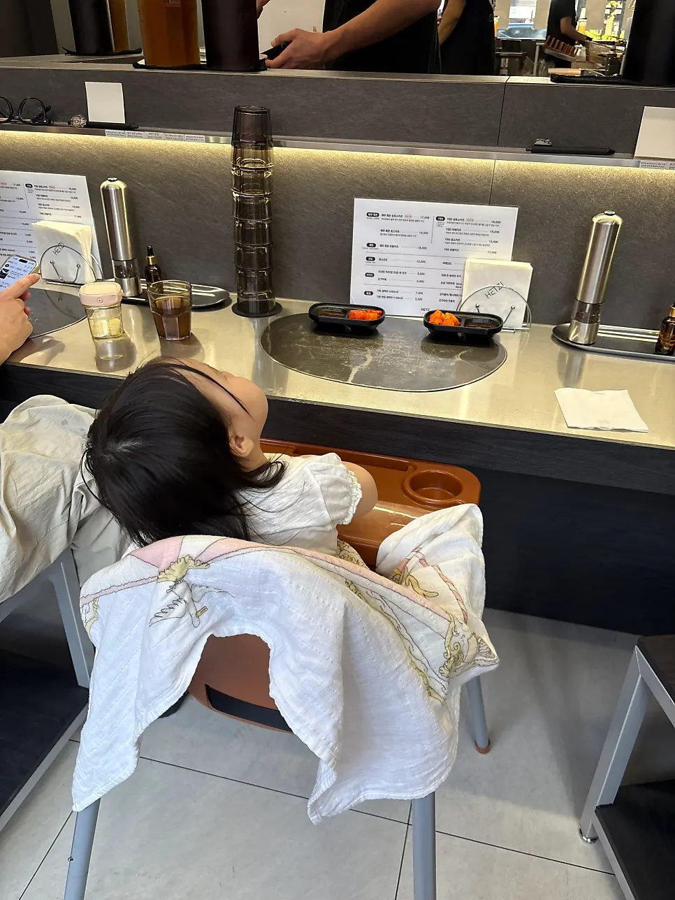 Vertical photo of the table seated with the baby