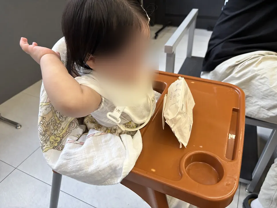 Dining together with the baby at Hets Jeonpo Branch