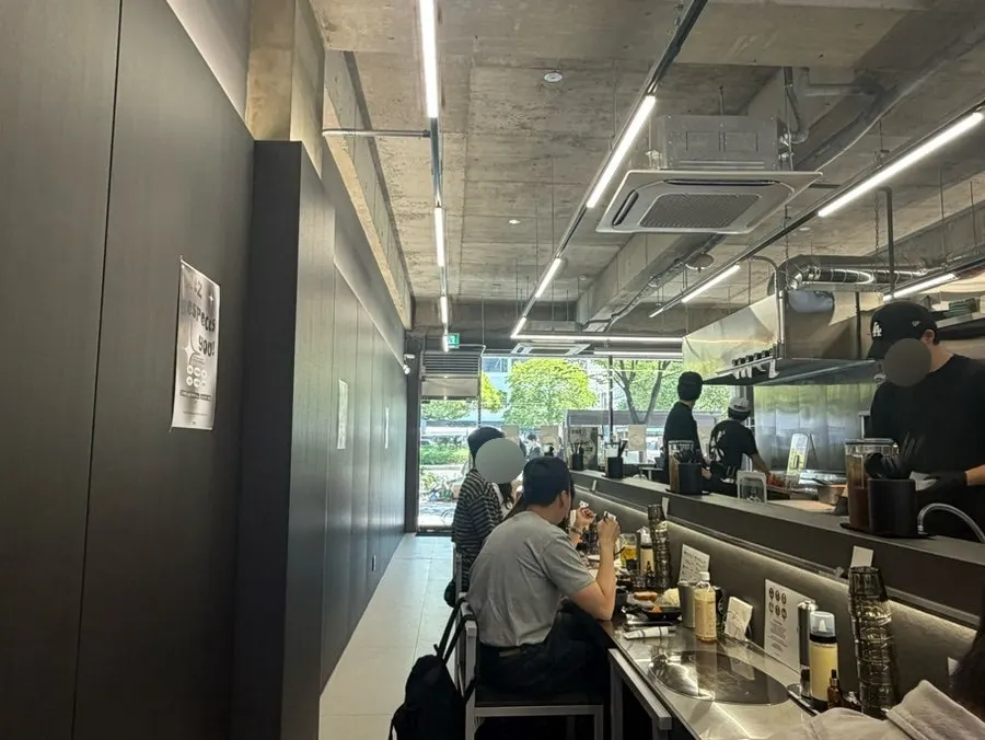 Silver-and-black interior of Hets Jeonpo Branch