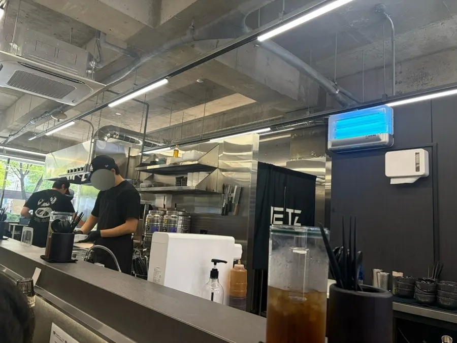 Full view of the bar seating inside Hets Jeonpo Branch