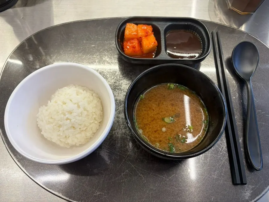 Tonkatsu frying in the open kitchen at Hets Jeonpo Branch