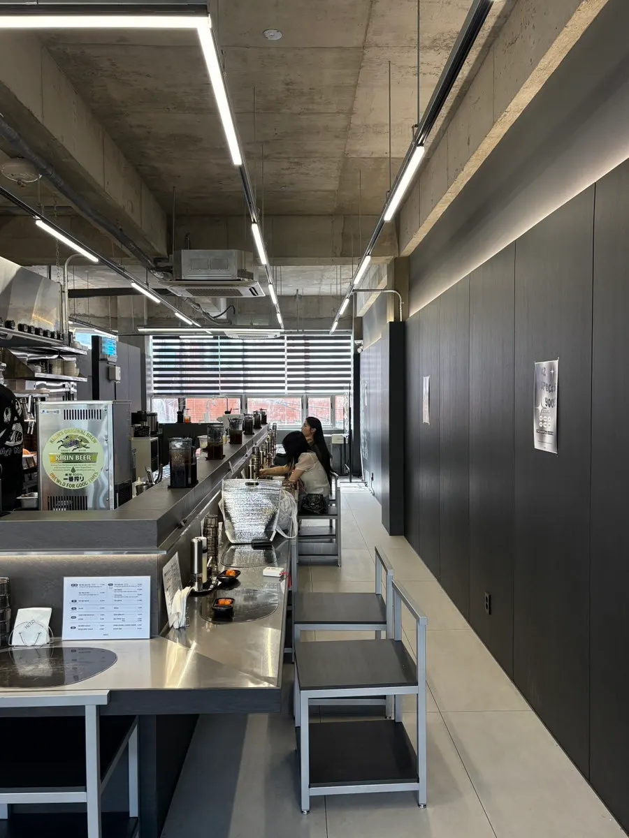 Black-and-silver seating at Hets Jeonpo Branch
