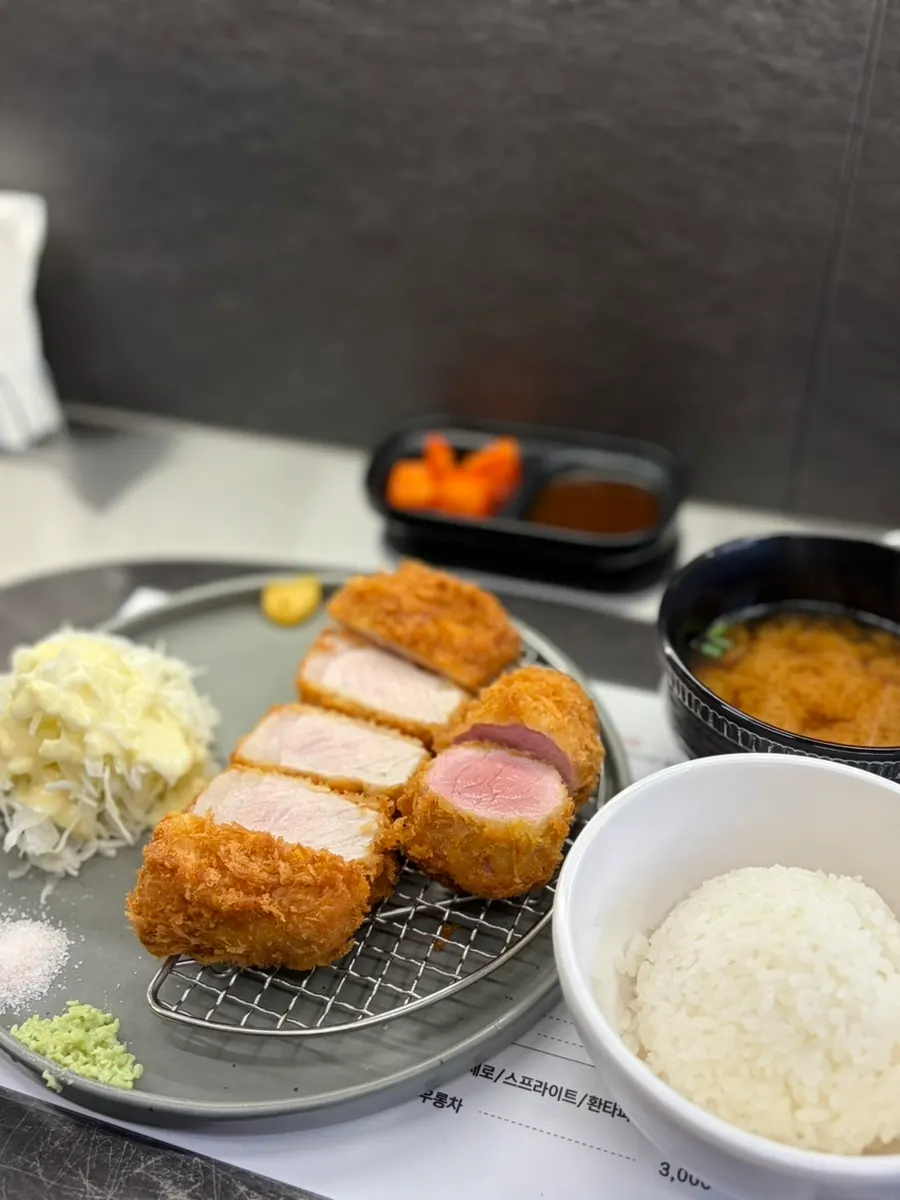 済州黒豚盛り合わせカツのロースとヒレの一皿