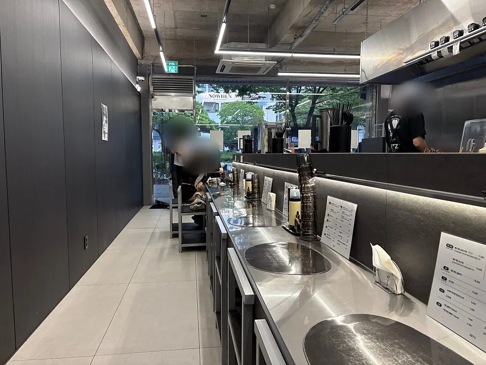 Entrance to the 2nd-floor Hets Jeonpo Branch