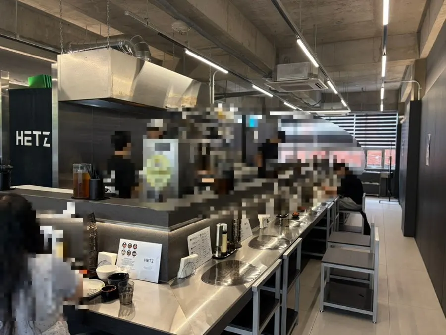 Seating area inside Hets Jeonpo Branch
