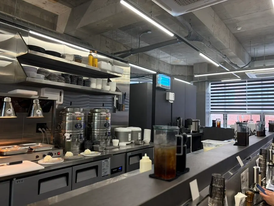 Table setting at Hets Jeonpo Branch
