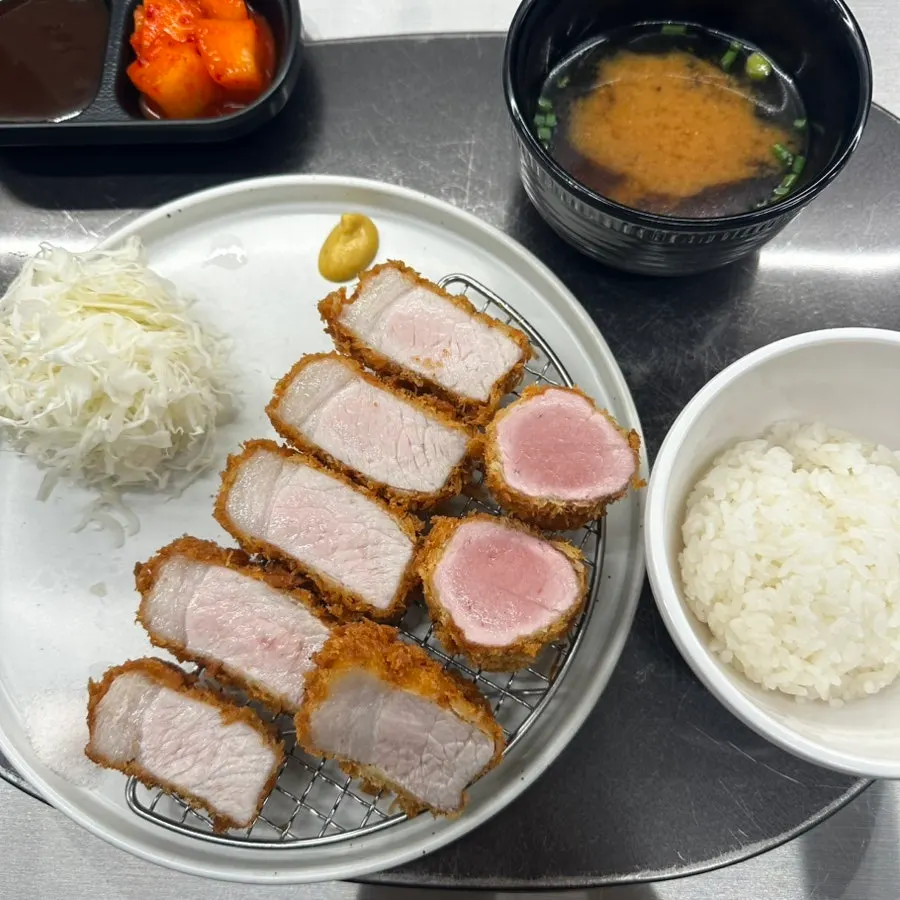 제주 흑돈 모둠카츠 한 접시