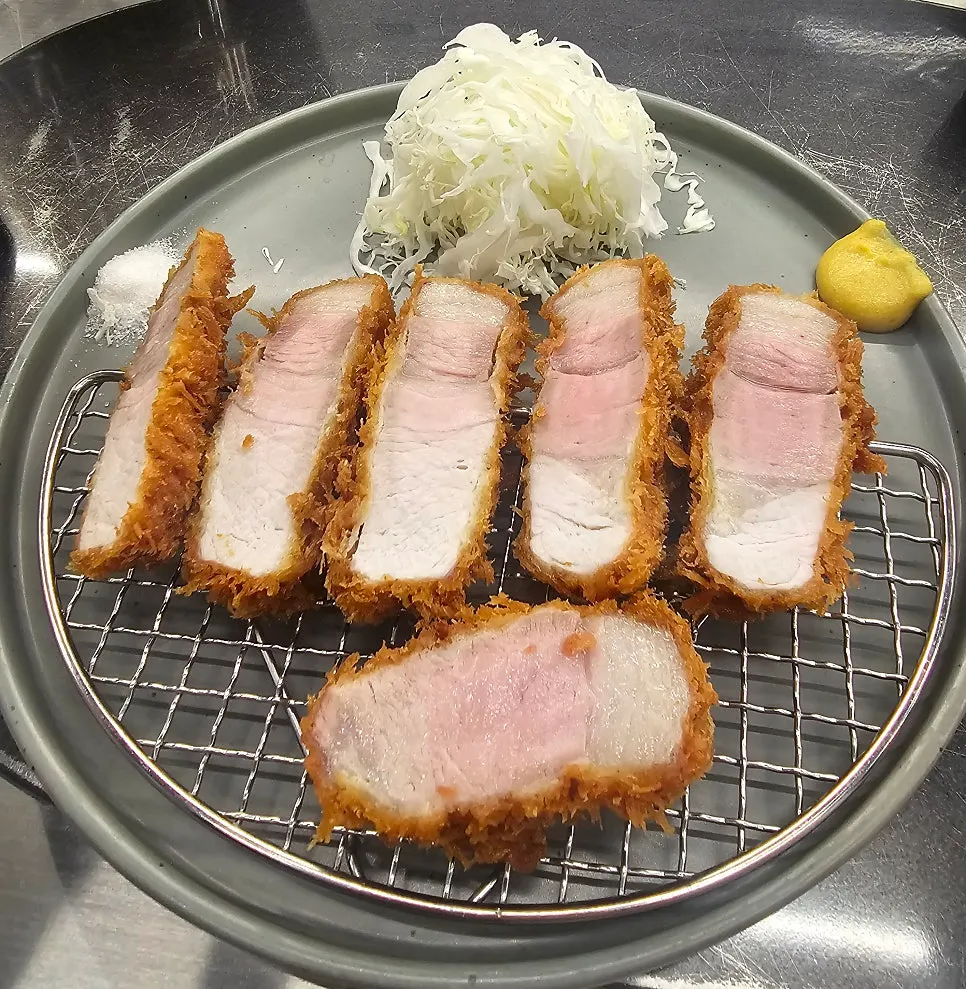 가브리살이 붙은 제주 흑돈 상로스카츠 단면