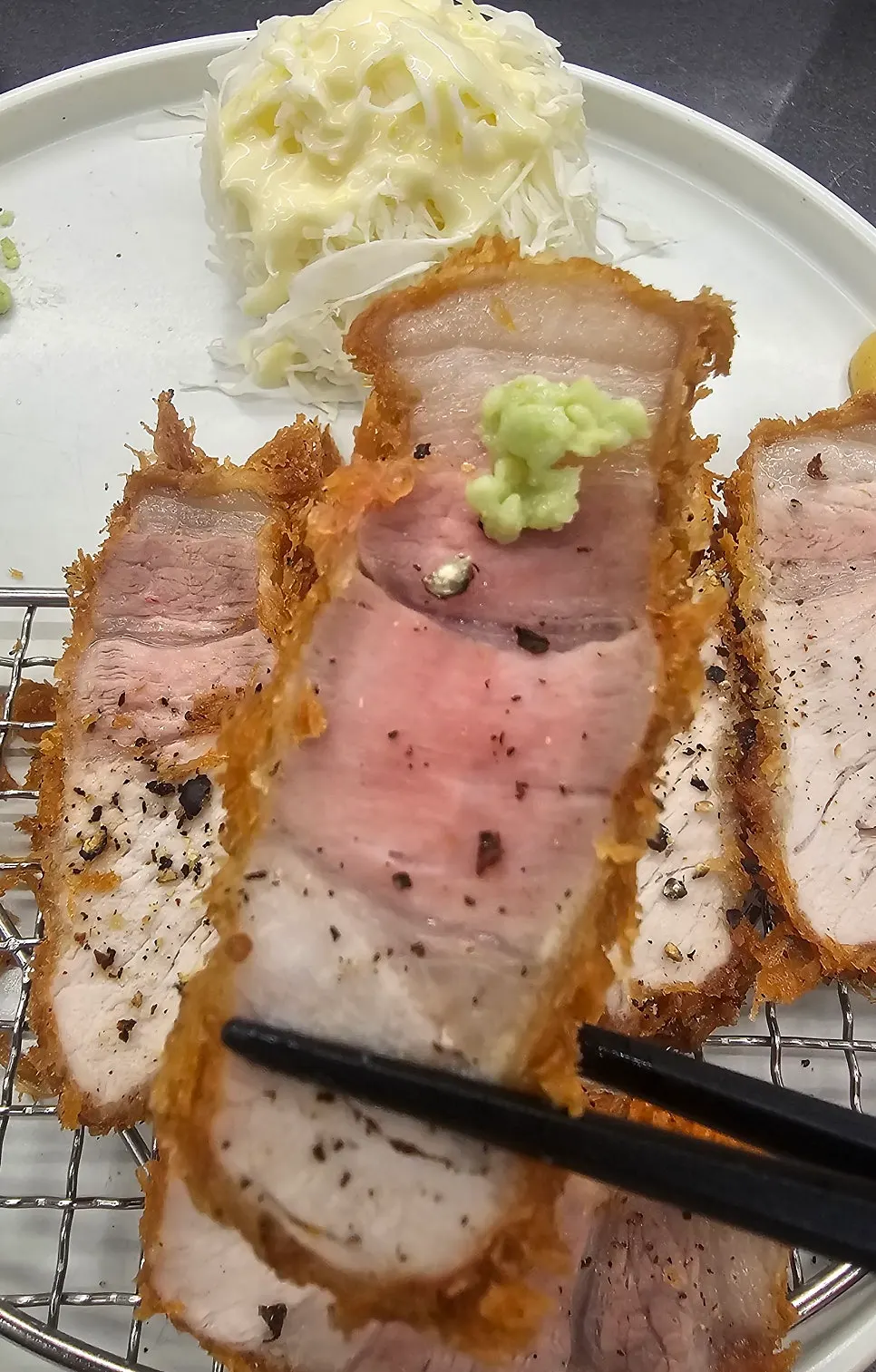 핑크솔트에 찍어 먹는 카츠