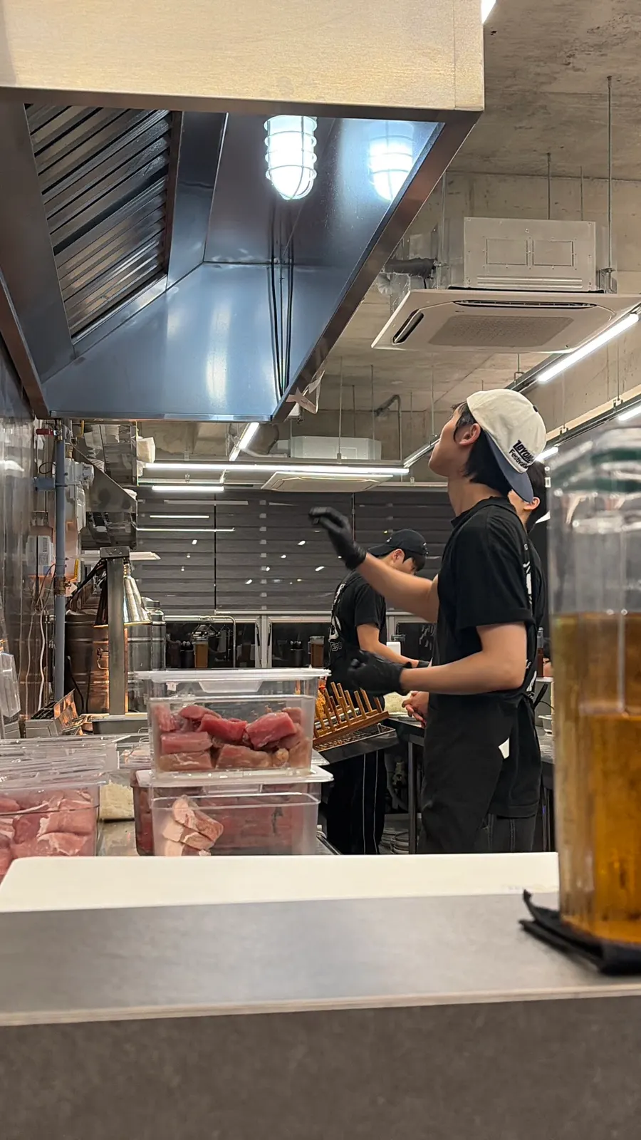Bar-style seating at Hets Jeonpo Branch, good for solo dining