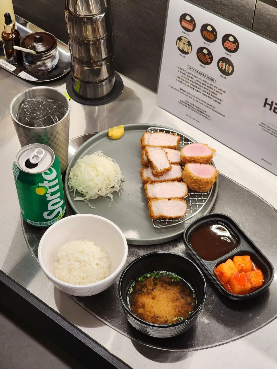 Menu board and prices at Hets Jeonpo Branch