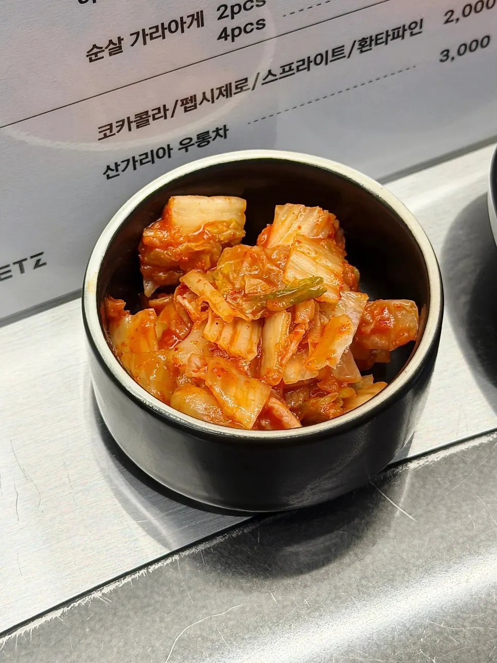 카츠에 곁들이는 소스와 반찬