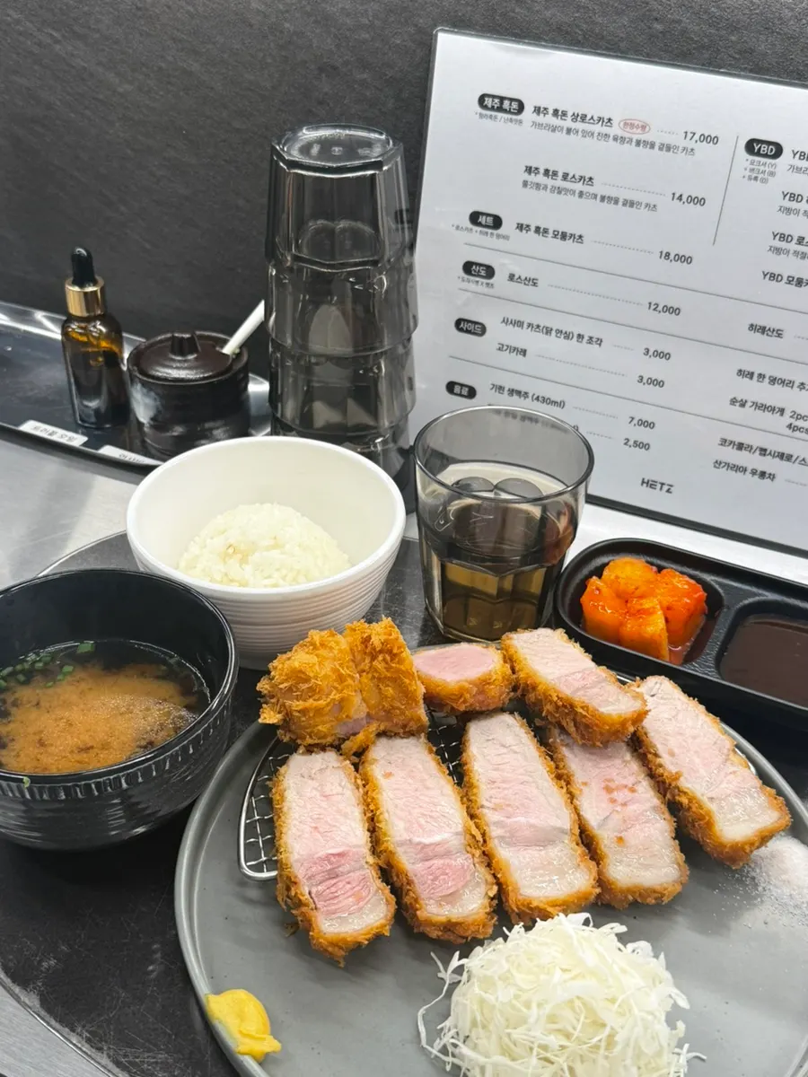 Tonkatsu table setting at Hets Jeonpo Branch