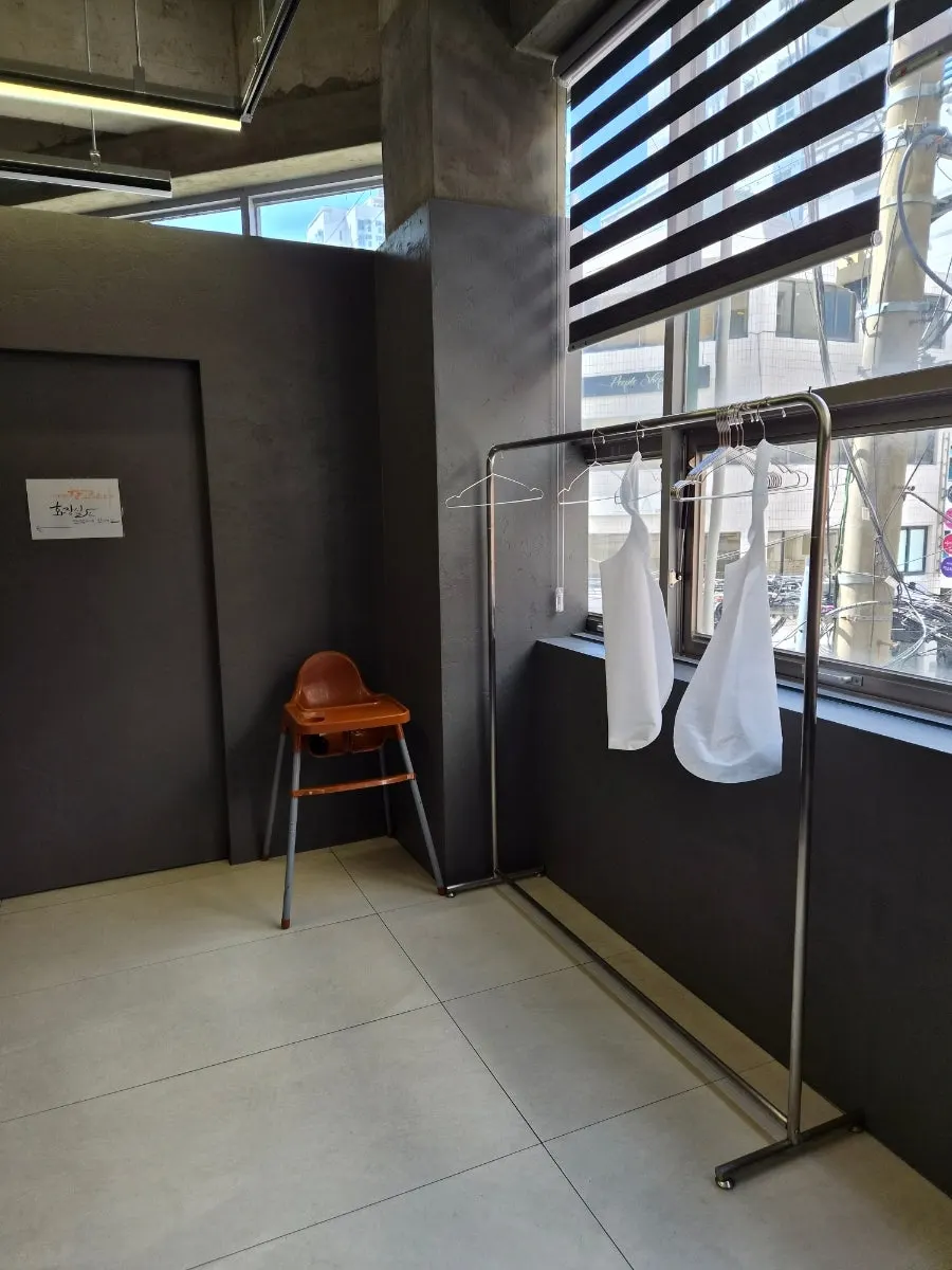 Entrance with coat-hanging space