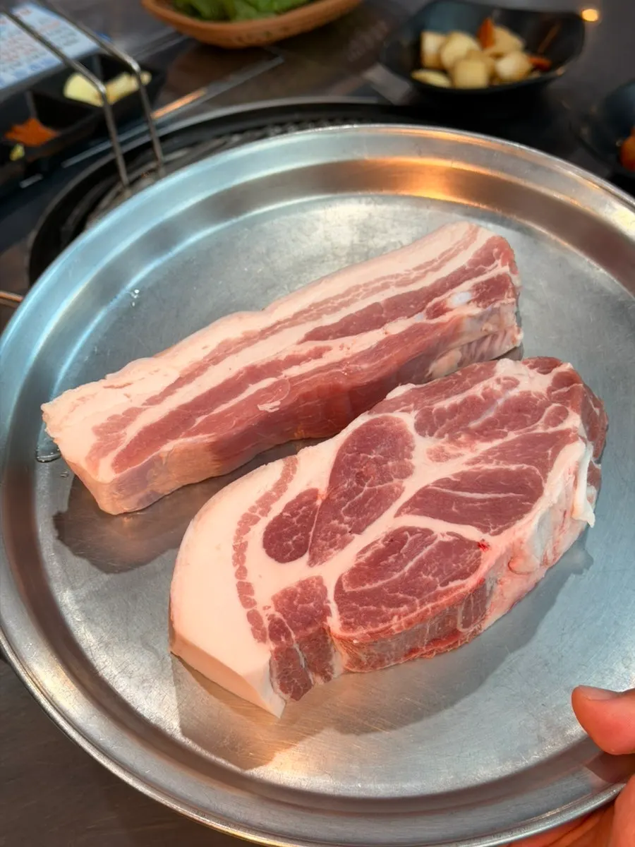 Plate of raw white pork geungogi, 600g