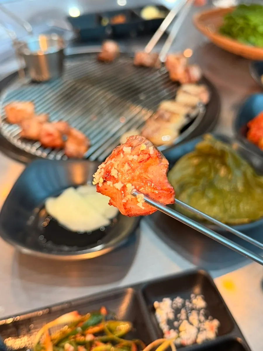 Bonus neck meat cut served with the geungogi order