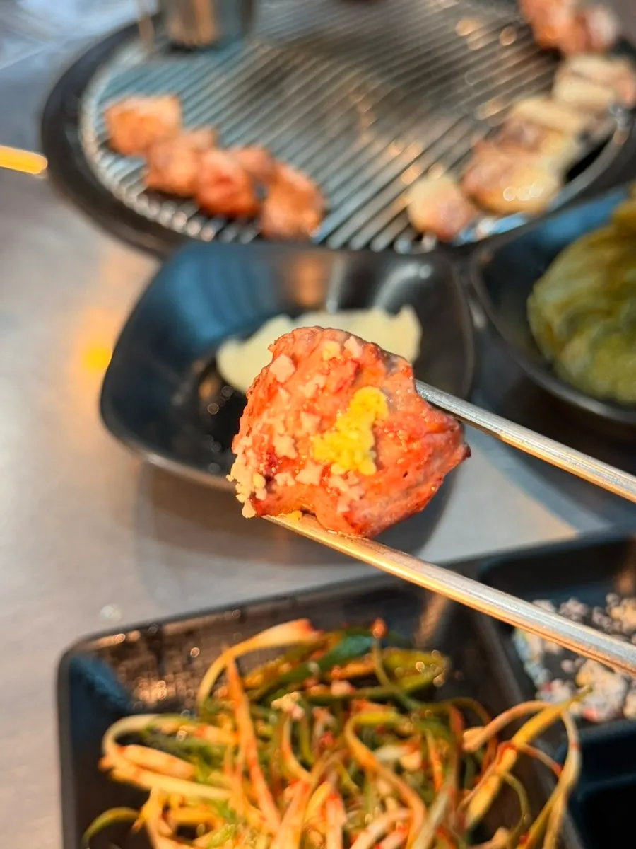 Neck meat being warmed on the maekbansaek stone