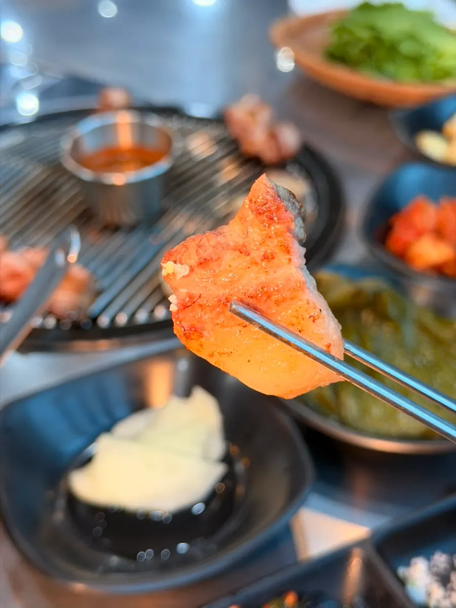 White pork geungogi wrapped in lettuce