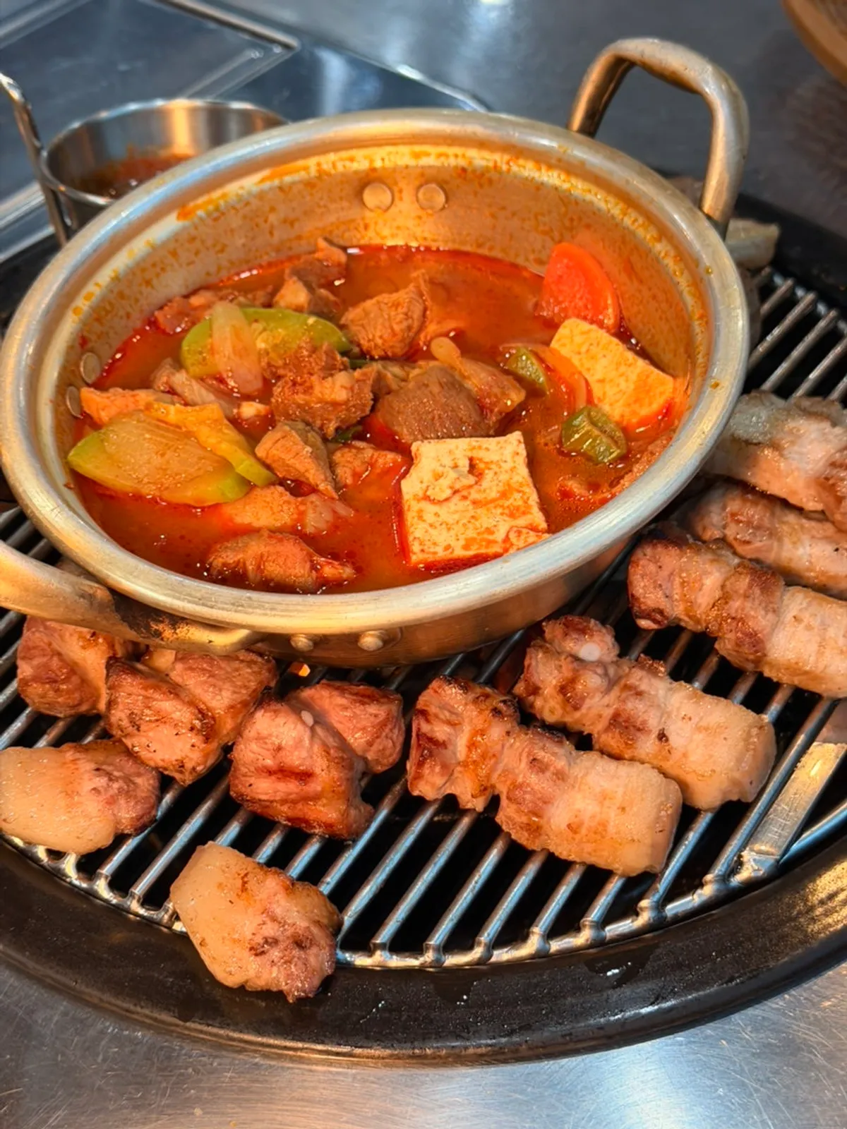 Full spread of geungogi and meal dishes at Heukdonsibaekdonmyeon