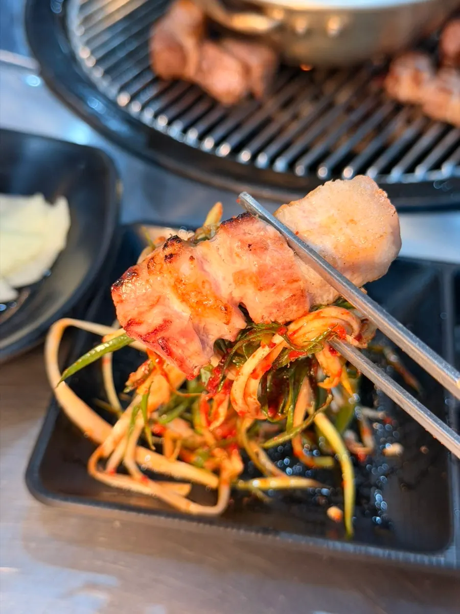 Table at Heukdonsibaekdonmyeon after finishing the meal