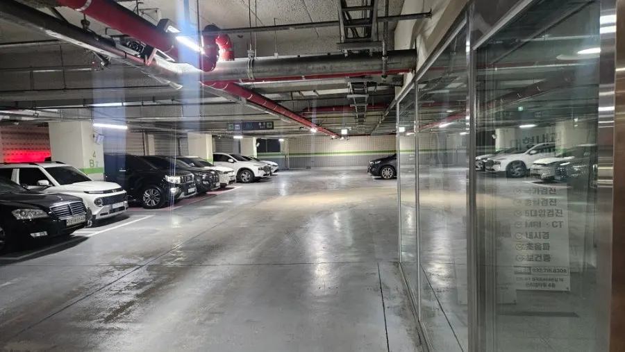 Underground parking lot with 2 hours free for dine-in customers