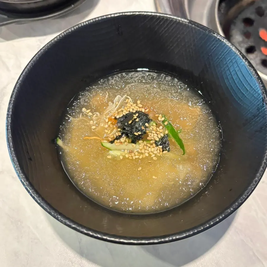 뚝배기 위로 봉긋하게 올라온 화산 계란찜