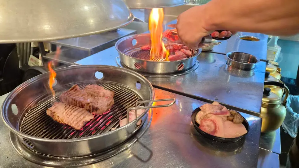 BBQ table and seating with a grill plate