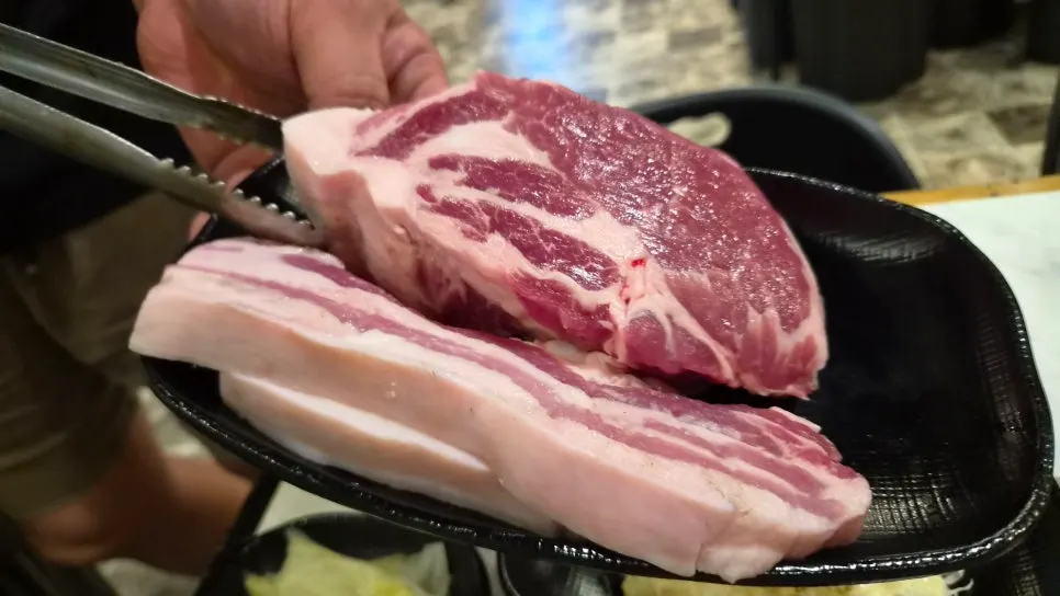 3-person set with pork neck and pork belly served together