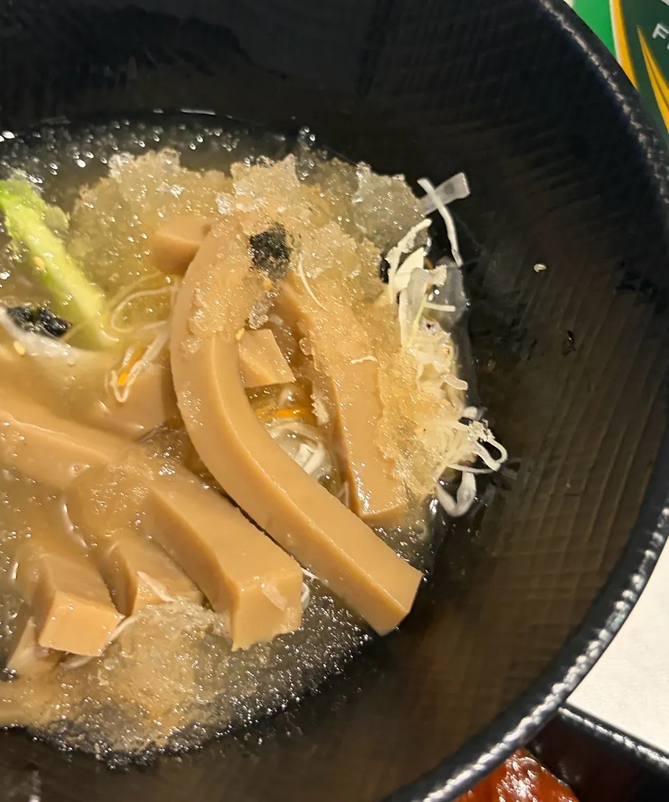 육백이와 함께 나온 봉긋한 계란찜
