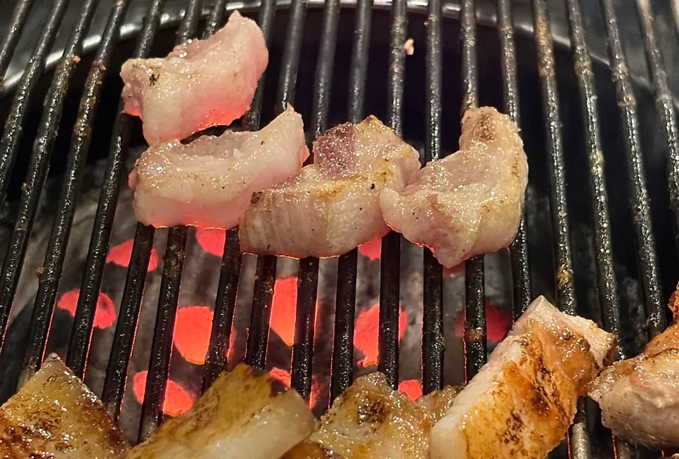 줄세워 구워준 목살 꼬다리