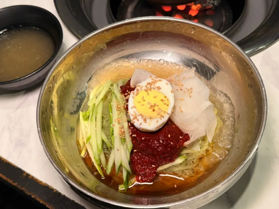 9천원 정식 비빔냉면 한 그릇