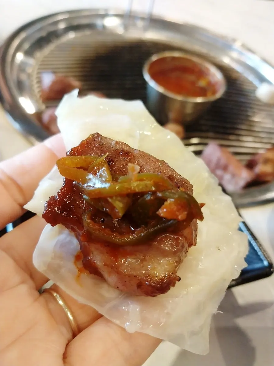 연탄불에 끓는 멜젓과 고기