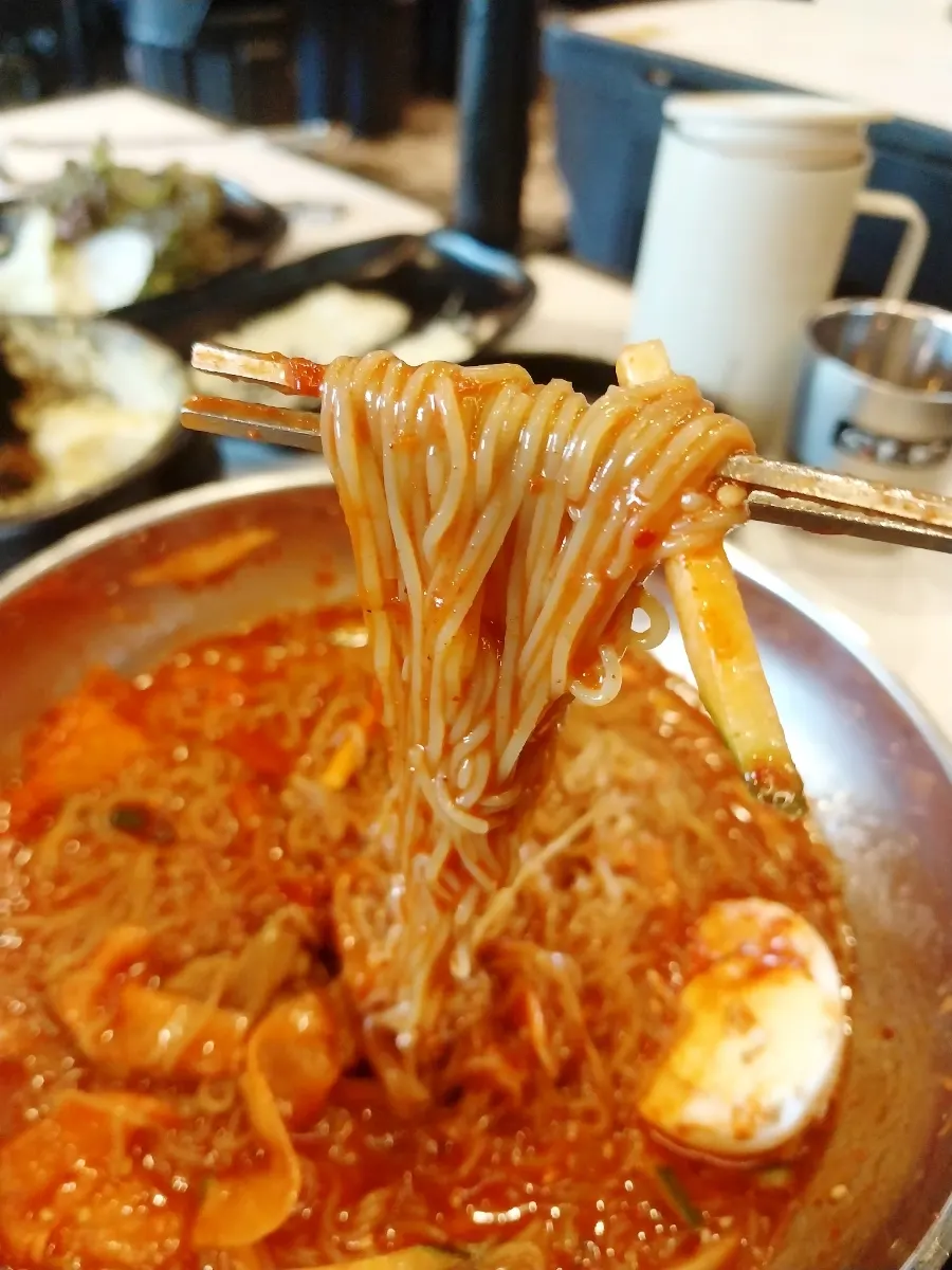 흑돼지고기 많이 들어간 고추장찌개