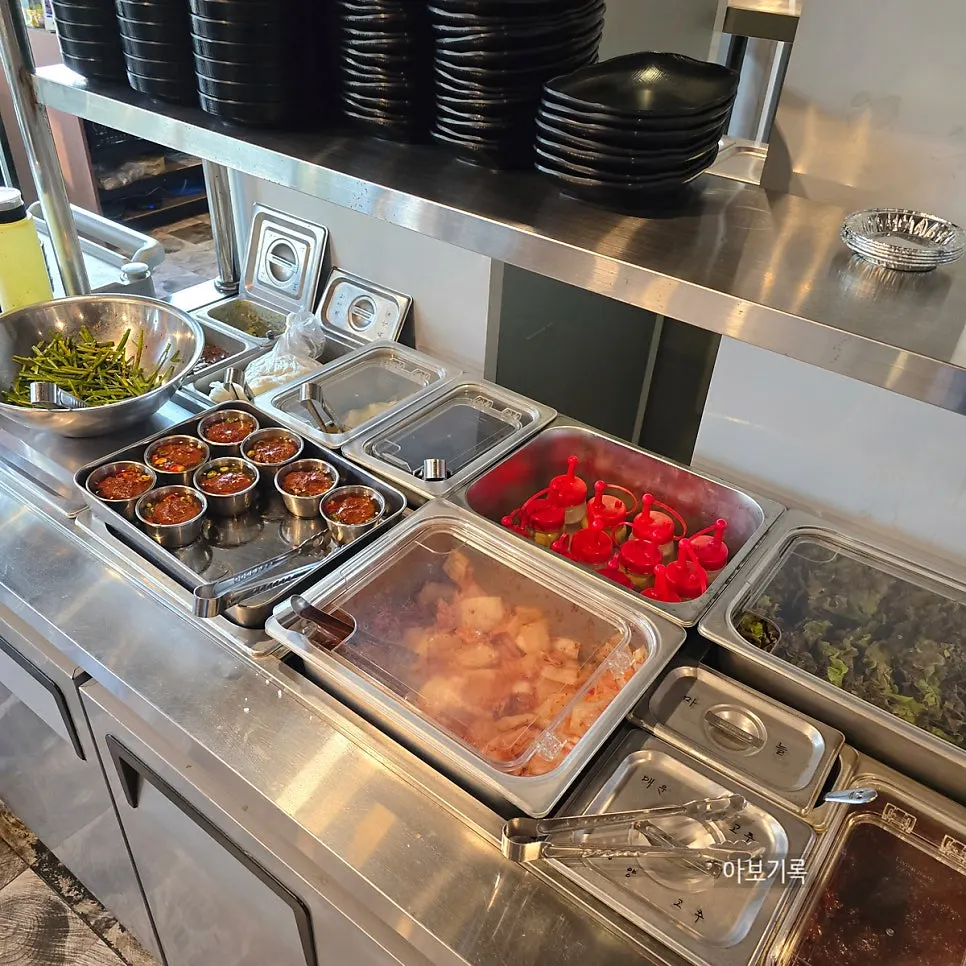 Refillable side dishes at the self-serve bar