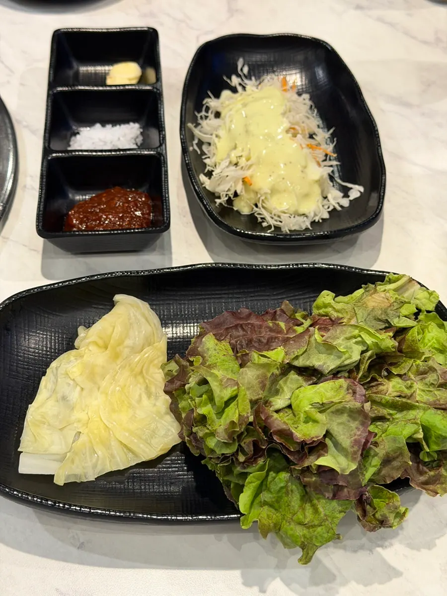 Menu leher dan perut babi hitam Jirisan