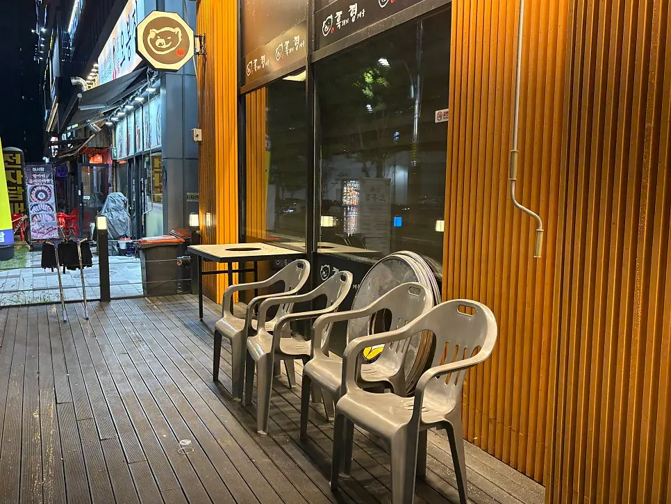 루원시티 먹자골목 흑돼지형제들 외관