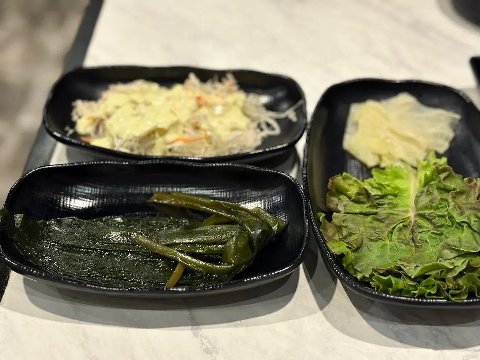 목살 오겹살 세트메뉴가 적힌 메뉴판