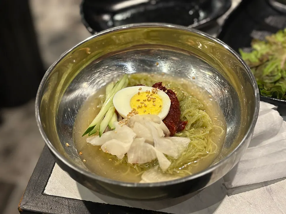 서비스로 나온 계란찜과 묵사발