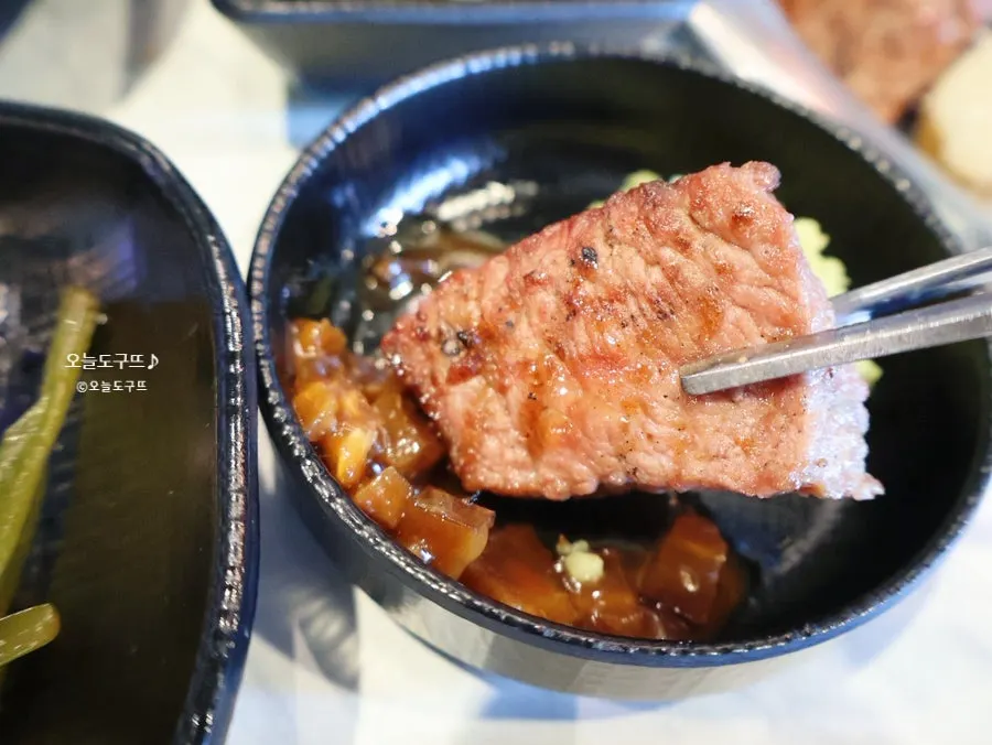 Black pork eaten with shiitake wasabi