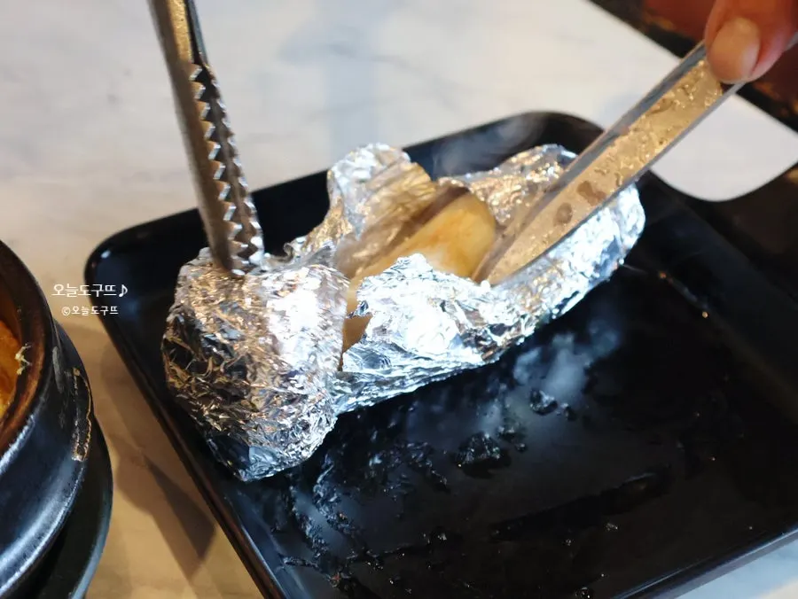 Mushrooms grilled wrapped in foil