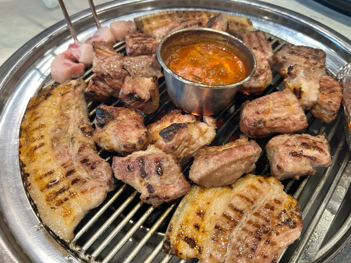 흑돼지형제들 가정루원시티본점 연탄구이 흑돼지 상차림