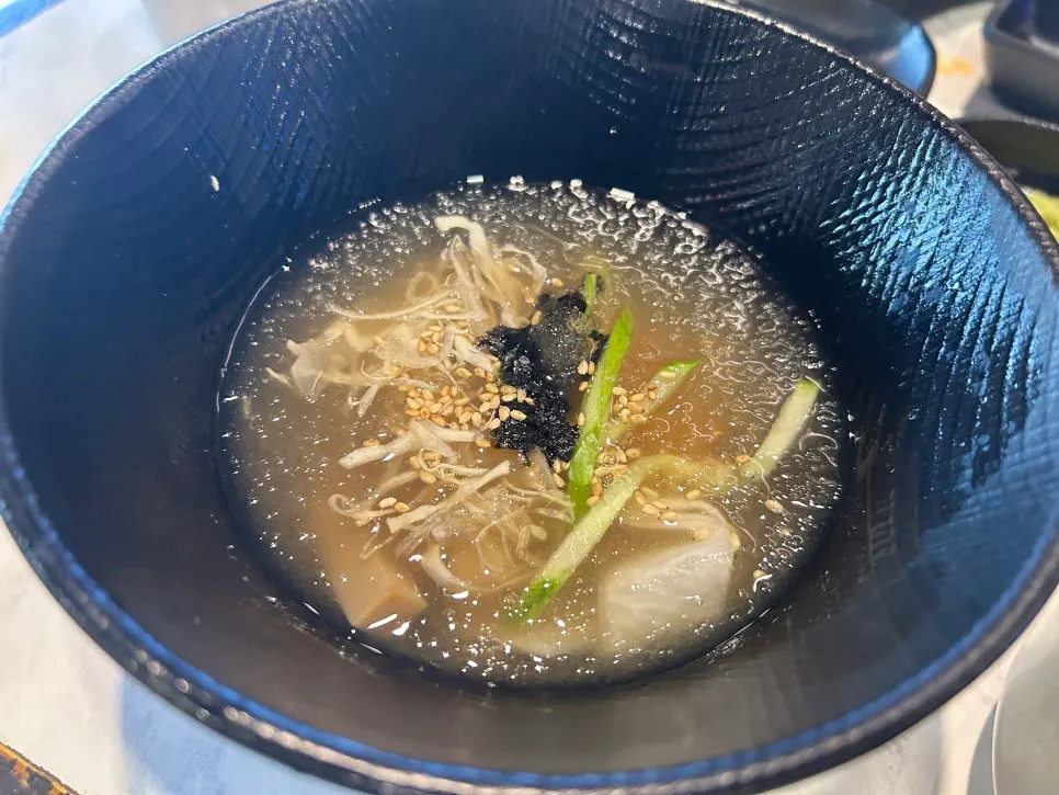 반찬을 더 가져올 수 있는 셀프바