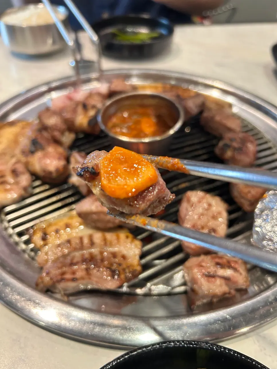 육즙이 살아있는 흑돼지 목살 구이