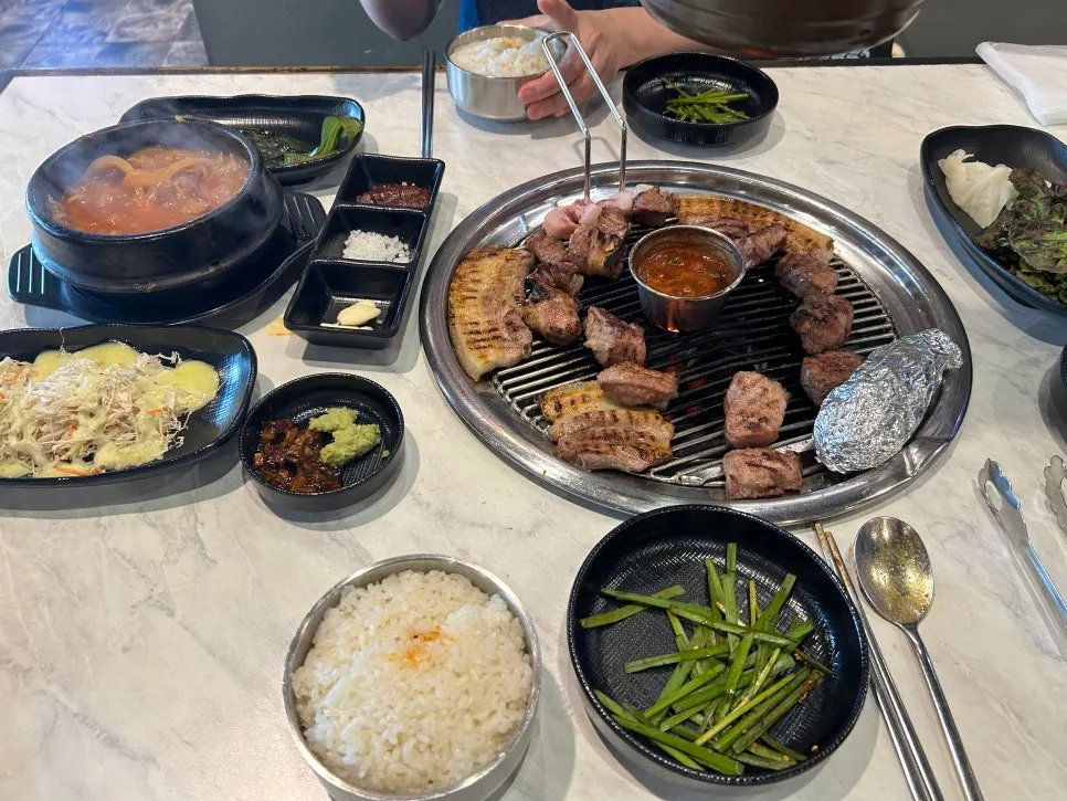 마늘과 함께 끓여 나온 멜젓